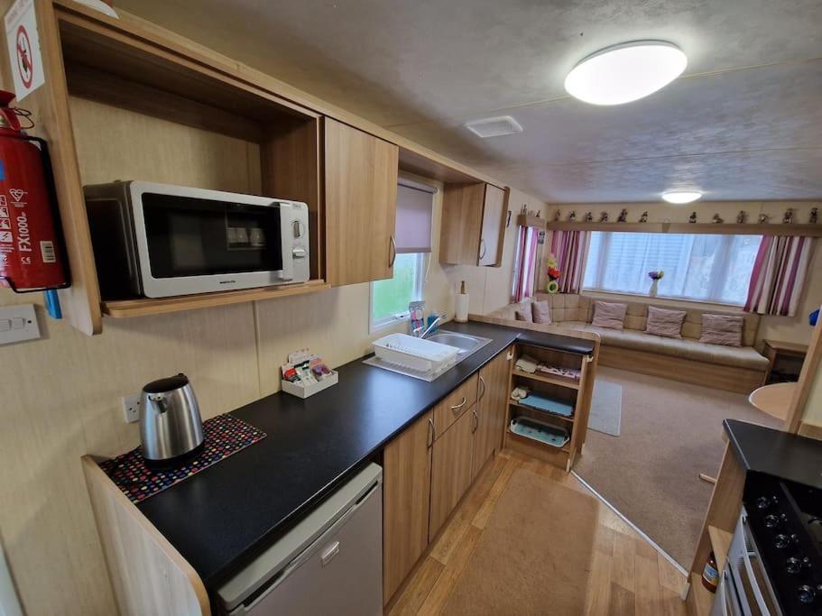 Homely 3 Bed Van @ Weymouth Bay Екстер'єр фото