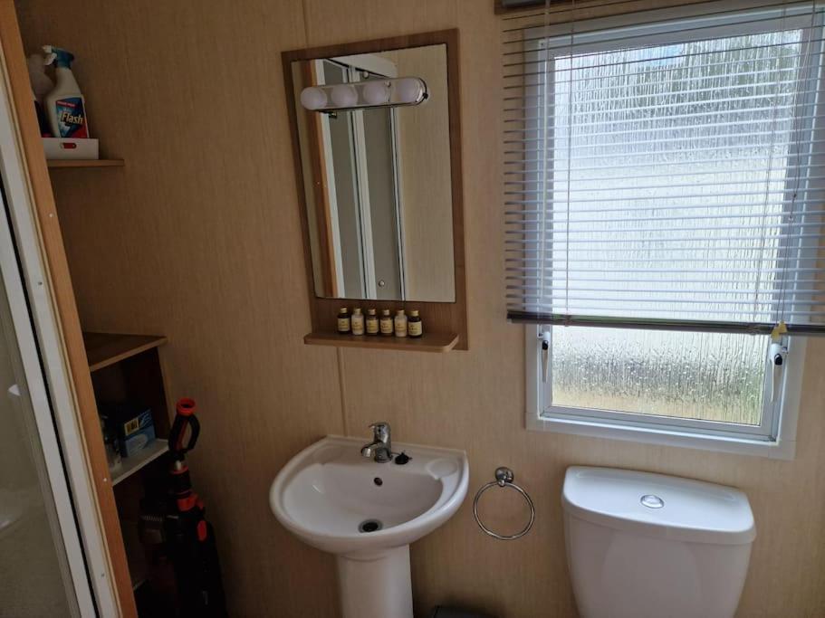Homely 3 Bed Van @ Weymouth Bay Екстер'єр фото