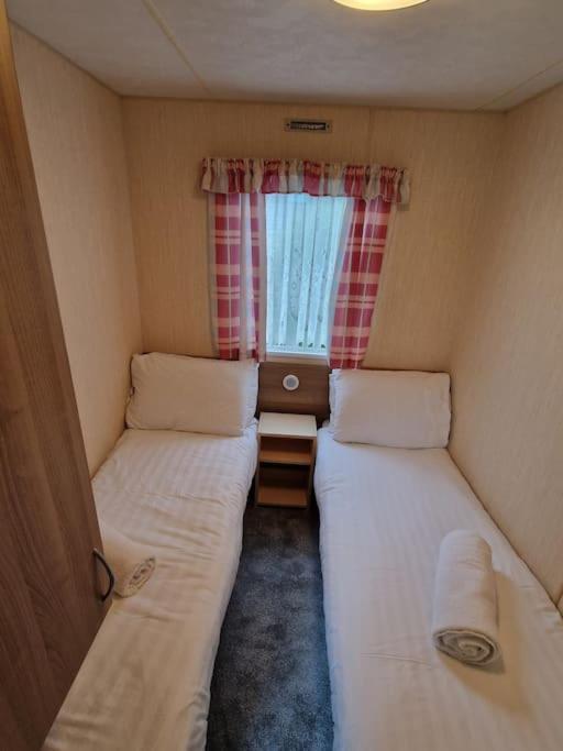 Homely 3 Bed Van @ Weymouth Bay Екстер'єр фото