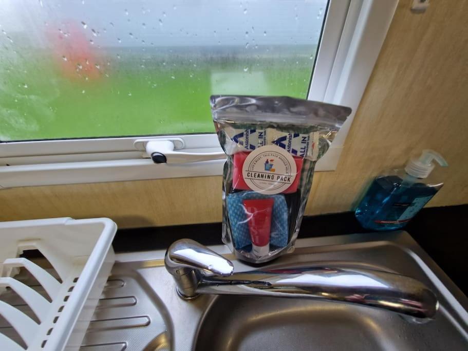 Homely 3 Bed Van @ Weymouth Bay Екстер'єр фото